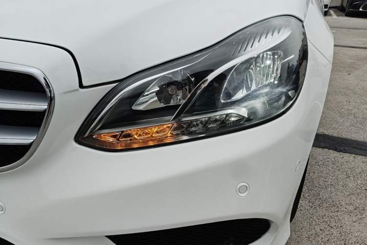 Used Mercedes-Benz E-Class 2015 E 260 L Sport & Fashion Model Left Front Headlight