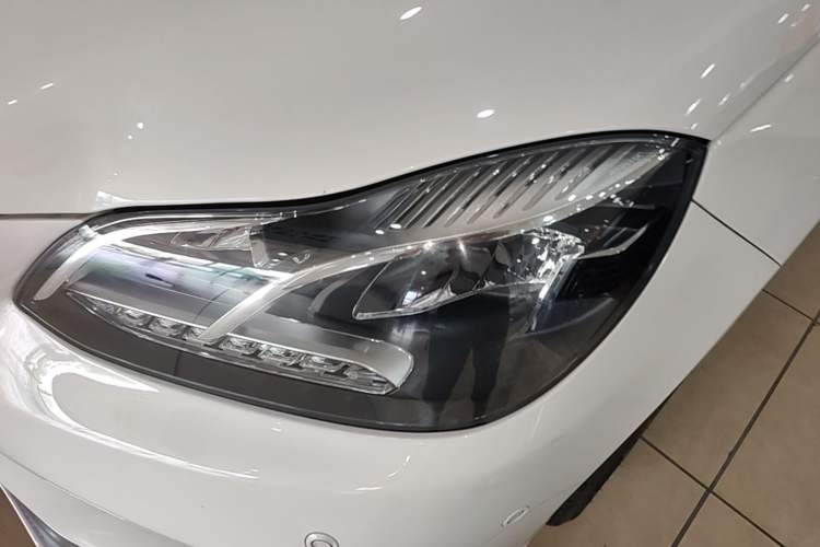 Used Mercedes-Benz E-Class 2015 Facelift E 200 L Sport Edition Left Front Headlight