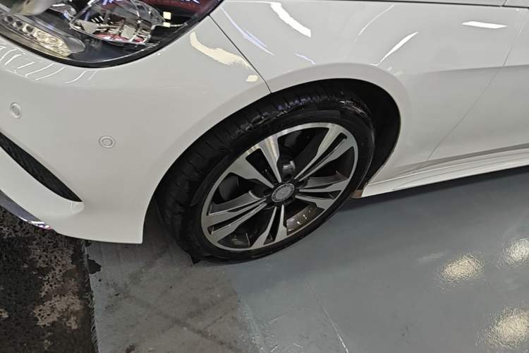 Used Mercedes-Benz E-Class 2015 E 260 L Sport Edition Left Front Wheel Hub
