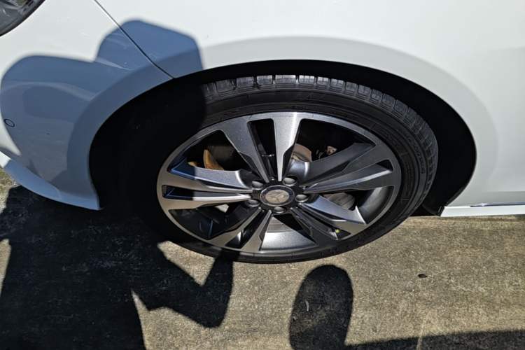 Used Mercedes-Benz E-Class 2015 Revised E 180 L Sport Edition Left Front Wheel Hub