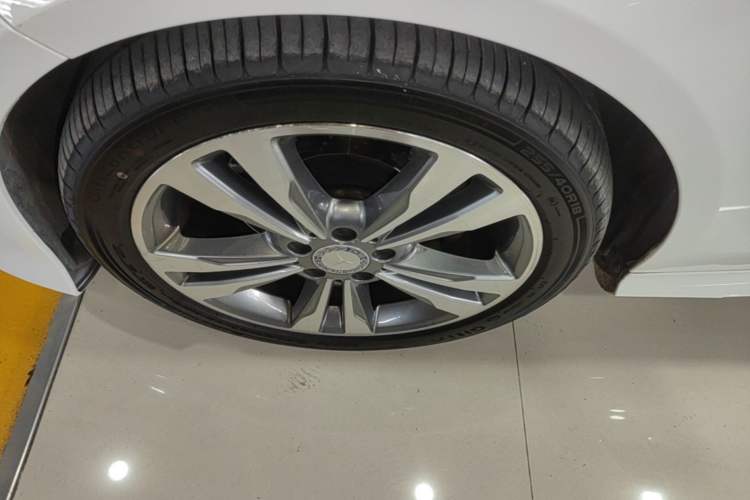 Used Mercedes-Benz E-Class 2015 Restyled E 260 L Sport Edition Left Front Wheel Hub