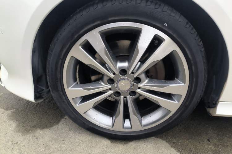 Used Mercedes-Benz E-Class 2015 Facelift E 200 L Sport Edition Left Front Wheel Hub