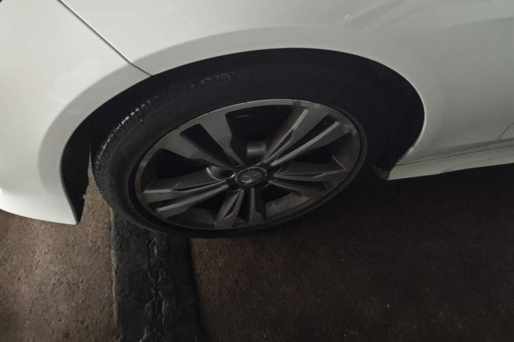 Used Mercedes-Benz E-Class 2015 E 260 L Sport Edition Left Front Wheel Hub