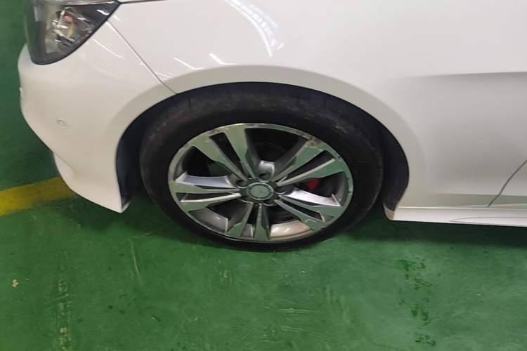 Used Mercedes-Benz E-Class 2015 E 260 L Sport Edition Left Front Wheel Hub