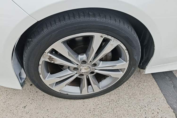 Used Mercedes-Benz E-Class 2015 E 260 L Sport & Fashion Model Left Front Wheel Hub
