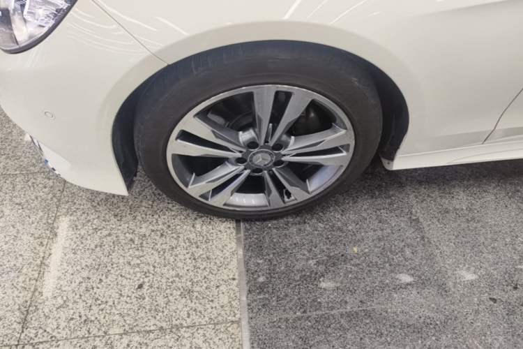 Used Mercedes-Benz E-Class 2015 Restyled E 260 L Sport Edition Left Front Wheel Hub