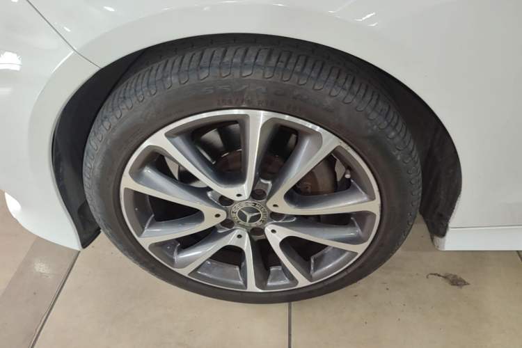 Used Mercedes-Benz E-Class 2015 Facelift E 200 L Sport Edition Left Front Wheel Hub