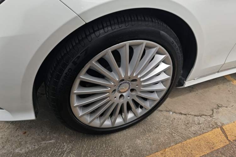 Used Mercedes-Benz E-Class 2015 Facelift E 200 L Left Front Wheel Hub