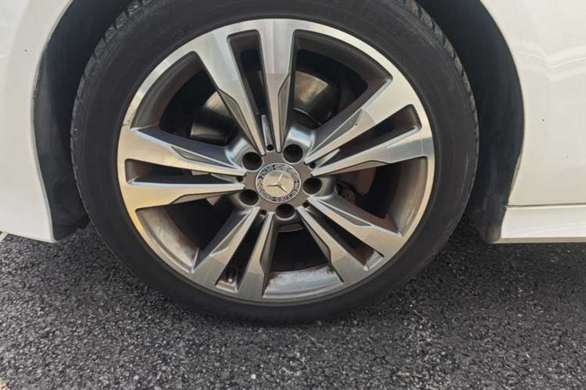 Used Mercedes-Benz E-Class 2015 Revised E 260 L Sporty and Stylish Edition Left Front Wheel Hub
