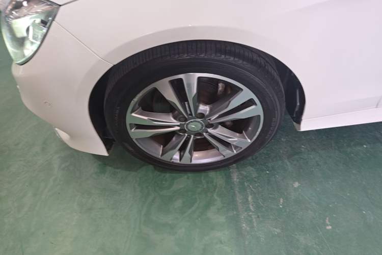Used Mercedes-Benz E-Class 2015 E 260 L Sport Edition Left Front Wheel Hub