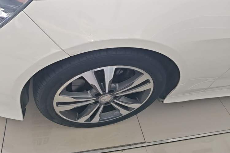 Used Mercedes-Benz E-Class 2015 Facelift E 200 L Sport Edition Left Front Wheel Hub