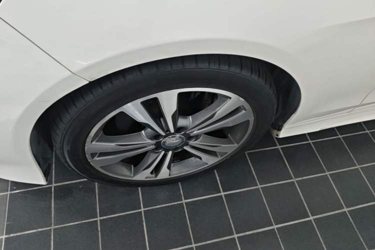 Used Mercedes-Benz E-Class 2015 Facelift E 200 L Sport Edition Left Front Wheel Hub