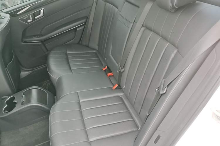 Used Mercedes-Benz E-Class 2015 E 260 L Sport & Fashion Model Left Rear Seat