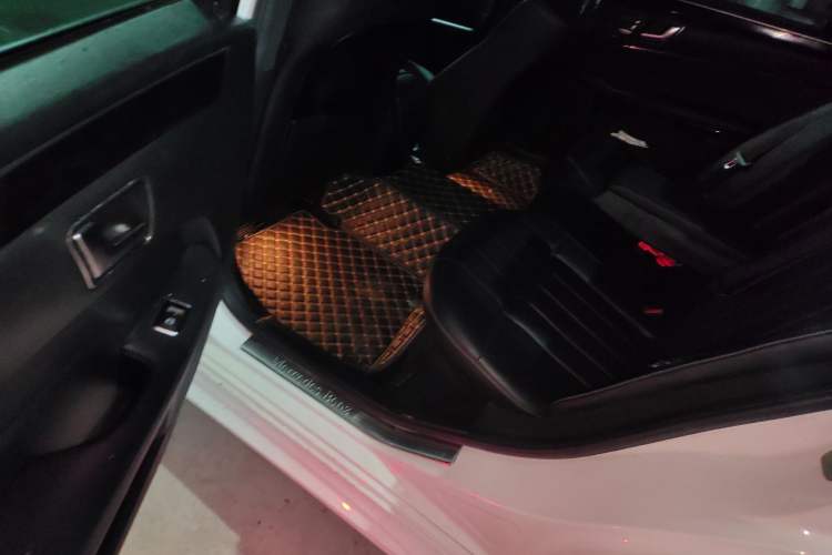 Used Mercedes-Benz E-Class 2015 E 260 L Sport Edition Left Rear Seat