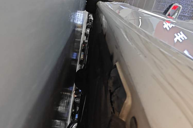 Used Mercedes-Benz E-Class 2015 E 260 L Sport Edition Left Side Sill