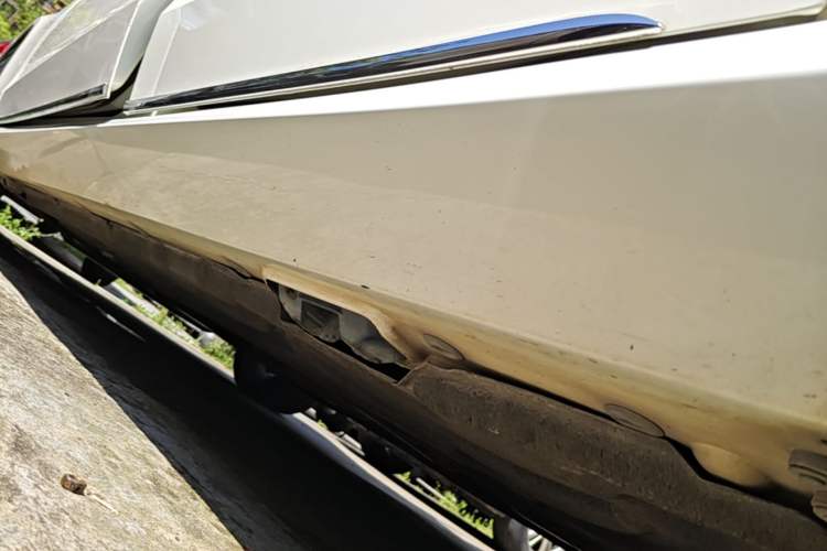Used Mercedes-Benz E-Class 2015 Revised E 180 L Sport Edition Left Side Sill