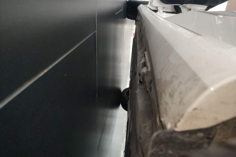 Used Mercedes-Benz E-Class 2015 Restyled E 260 L Sport Edition Left Side Sill