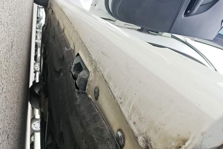 Used Mercedes-Benz E-Class 2015 E 260 L Sport & Fashion Model Left Side Sill