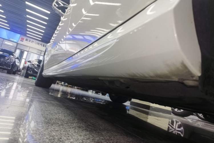 Used Mercedes-Benz E-Class 2015 Restyled E 260 L Sport Edition Left Side Sill