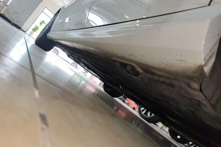 Used Mercedes-Benz E-Class 2015 Facelift E 200 L Sport Edition Left Side Sill
