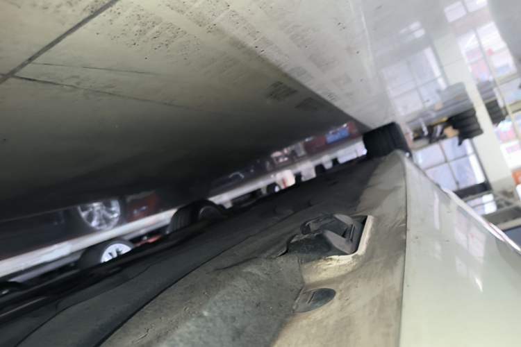 Used Mercedes-Benz E-Class 2015 E 260 L Sport Edition Left Side Sill