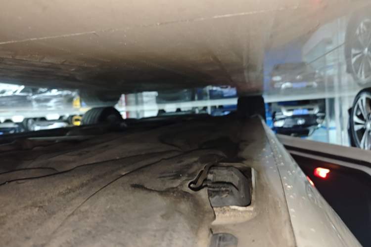 Used Mercedes-Benz E-Class 2015 Facelift E 200 L Sport Edition Left Side Sill