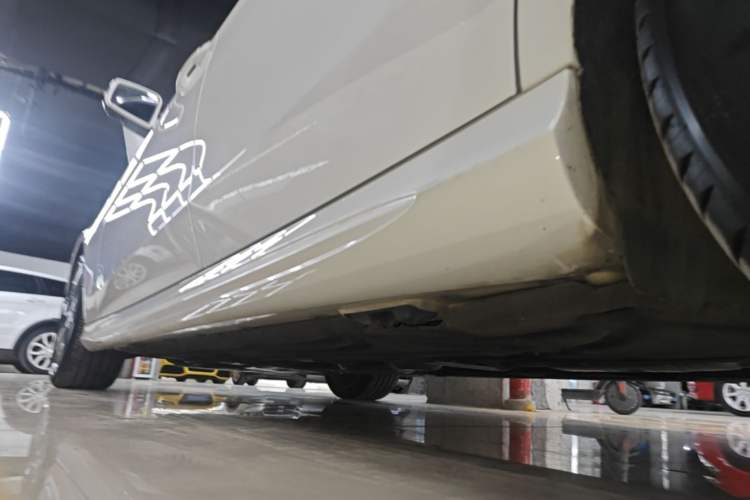 Used Mercedes-Benz E-Class 2015 E 260 L Sport Edition Left Side Sill