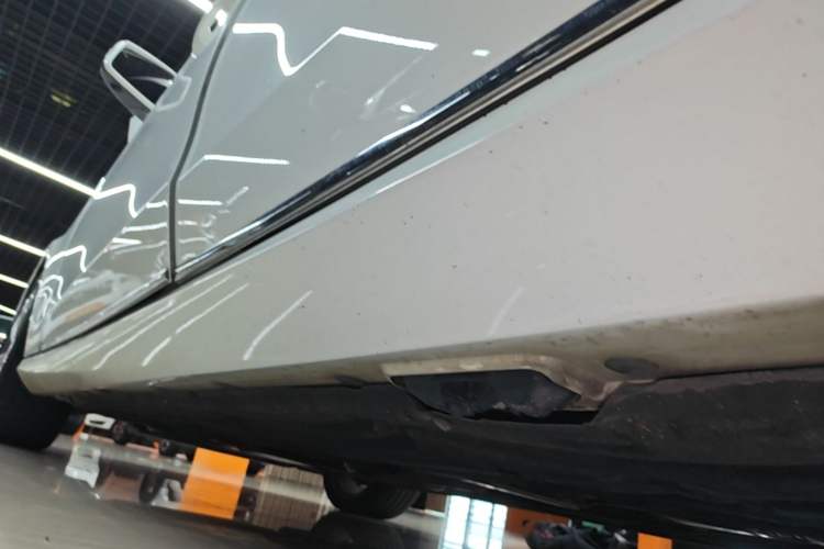 Used Mercedes-Benz E-Class 2015 Revised E 180 L Sport Edition Left Side Sill