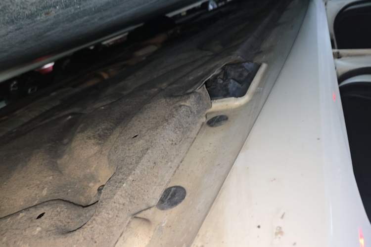 Used Mercedes-Benz E-Class 2015 E 260 L Sport Edition Left Side Sill