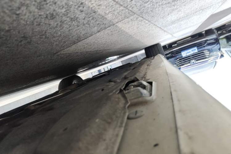 Used Mercedes-Benz E-Class 2015 Restyled E 260 L Sport Edition Left Side Sill