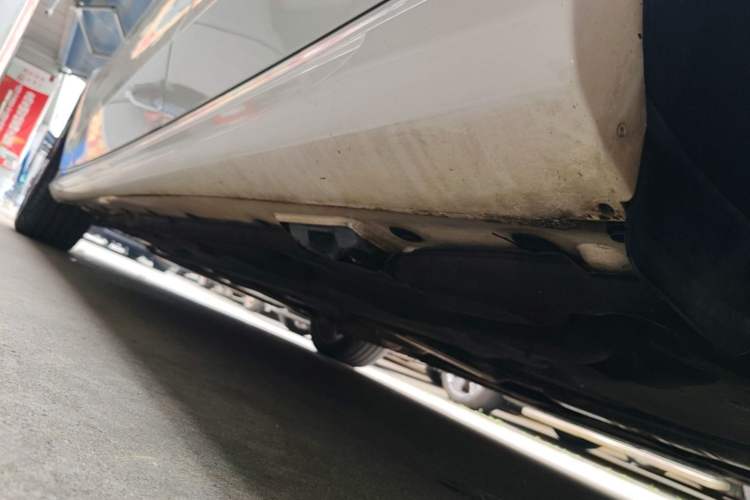 Used Mercedes-Benz E-Class 2015 Restyled E 260 L Sport Edition Left Side Sill