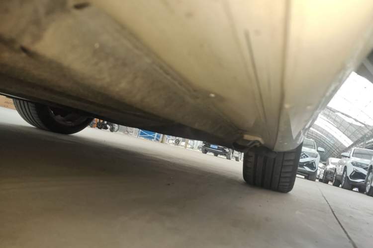 Used Mercedes-Benz E-Class 2015 E 260 L Sport Edition Left Side Sill