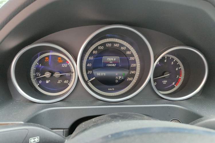 Used Mercedes-Benz E-Class 2015 E 200 L Odometer Close Up