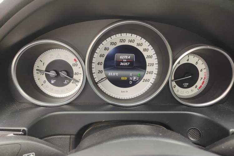 Used Mercedes-Benz E-Class 2015 Facelift E 200 L Sport Edition Odometer Close Up