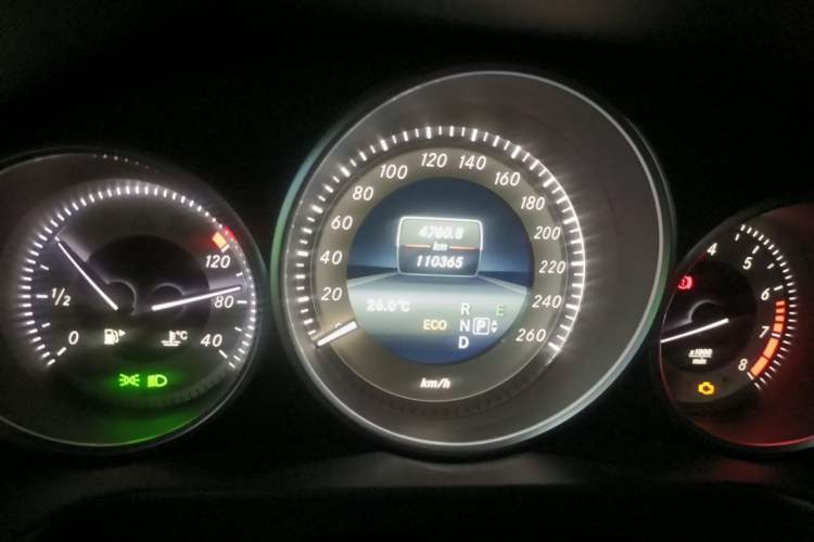 Used Mercedes-Benz E-Class 2015 E 260 L Sport Edition Odometer Close Up