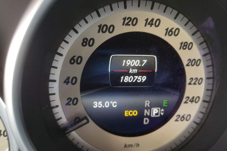 Used Mercedes-Benz E-Class 2015 E 260 L Sport Edition Odometer Close Up