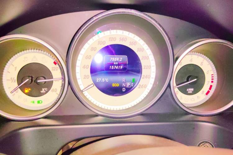 Used Mercedes-Benz E-Class 2015 E 260 L Sport Edition Odometer Close Up