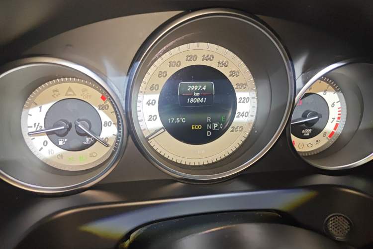 Used Mercedes-Benz E-Class 2015 E 260 L Sport Edition Odometer Close Up