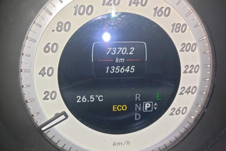 Used Mercedes-Benz E-Class 2015 E 260 L Sport Edition Odometer Close Up