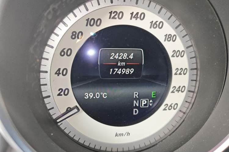 Used Mercedes-Benz E-Class 2015 E 260 L Sport Edition Odometer Close Up