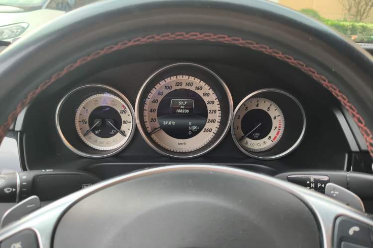 Used Mercedes-Benz E-Class 2015 E 320 L Sport 4MATIC Odometer Close Up