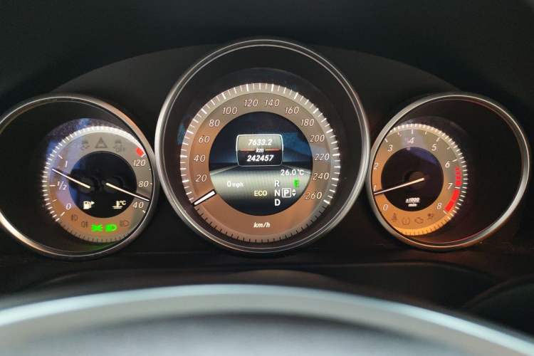 Used Mercedes-Benz E-Class 2015 E 200 L Sport Edition Odometer Close Up