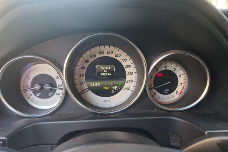 Used Mercedes-Benz E-Class 2015 E 260 L Sport Edition Odometer Close Up