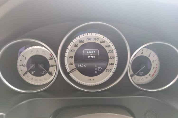 Used Mercedes-Benz E-Class 2015 Facelift E 200 L Sport Edition Odometer Close Up