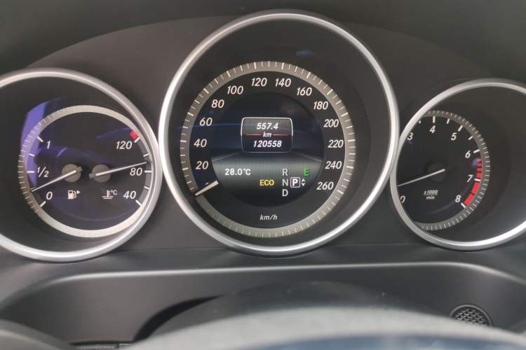 Used Mercedes-Benz E-Class 2015 E 260 L Odometer Close Up