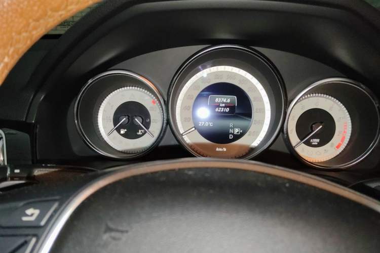 Used Mercedes-Benz E-Class 2015 E 260 L Sport Edition Odometer Close Up