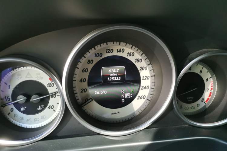 Used Mercedes-Benz E-Class 2015 Facelift E 200 L Sport Edition Odometer Close Up