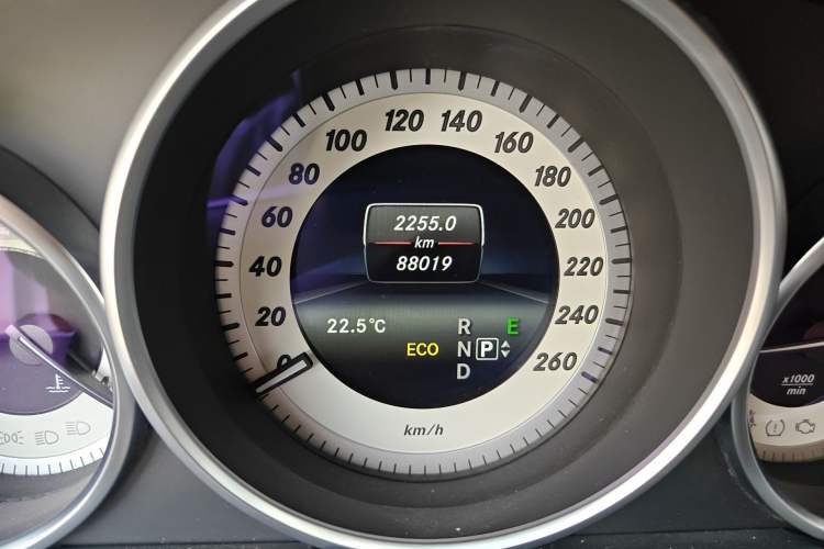 Used Mercedes-Benz E-Class 2015 Facelift E 200 L Sport Edition Odometer Close Up
