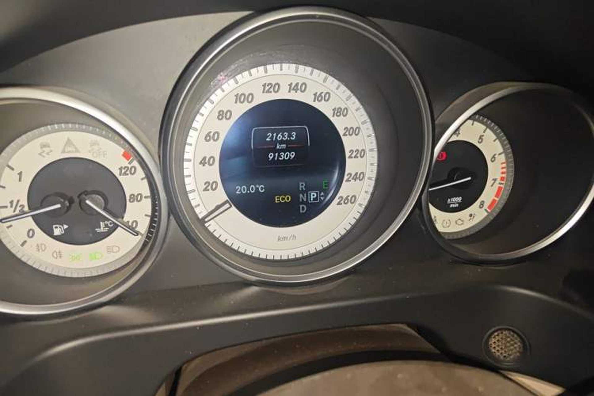 Used Mercedes-Benz E-Class 2015 E 260 L Sport Edition Odometer Close Up