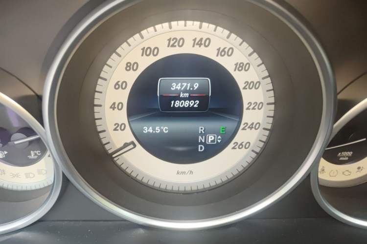 Used Mercedes-Benz E-Class 2015 Facelift E 200 L Sport Edition Odometer Close Up